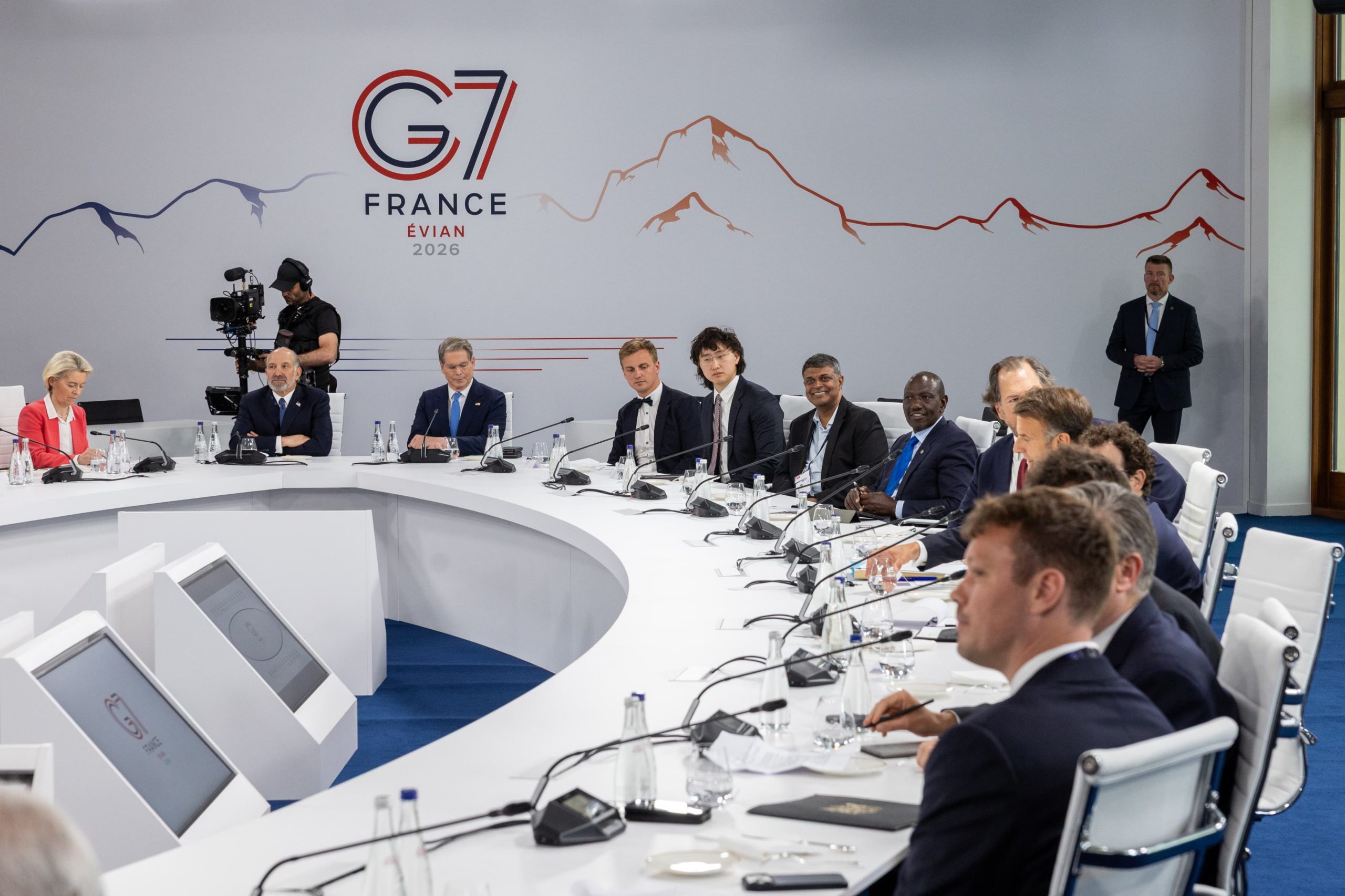 G7